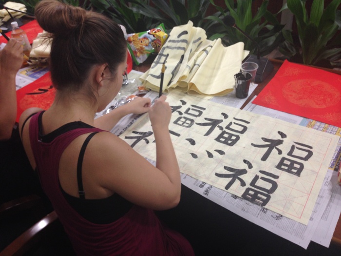 Exchange student Anastasia Romanova practices the character 福